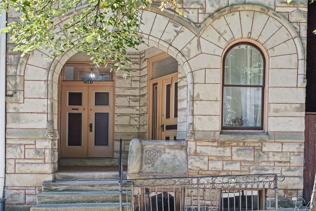 Property Photo:  1241 Resaca Pl  PA 15212 