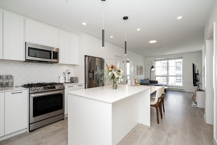 Property Photo: 20052 83A Avenue 404 BC V2Y 3P4
