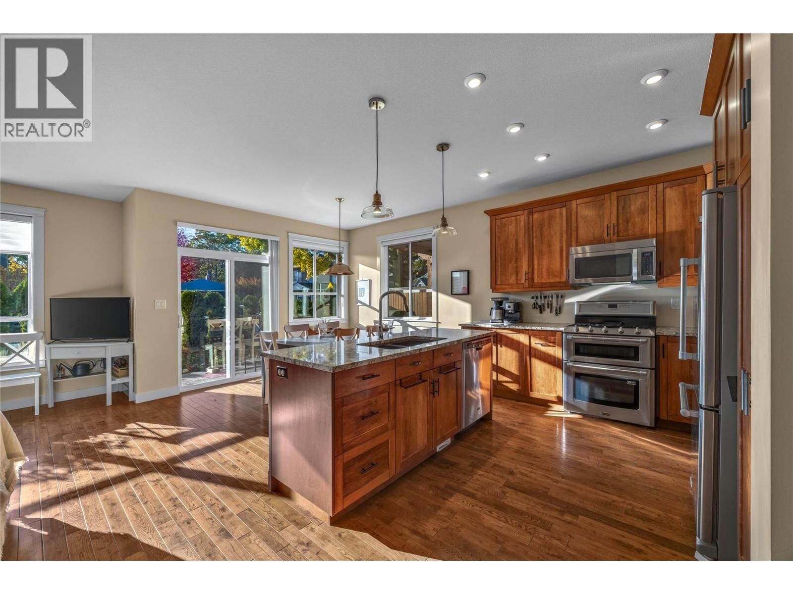 Property Photo:  644 Victoria Drive 101  BC V2A 5N6 