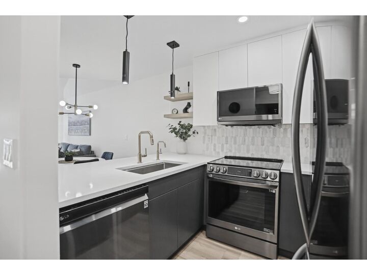 Property Photo: 328 Esplanade Avenue 412 BC V0M 1K0