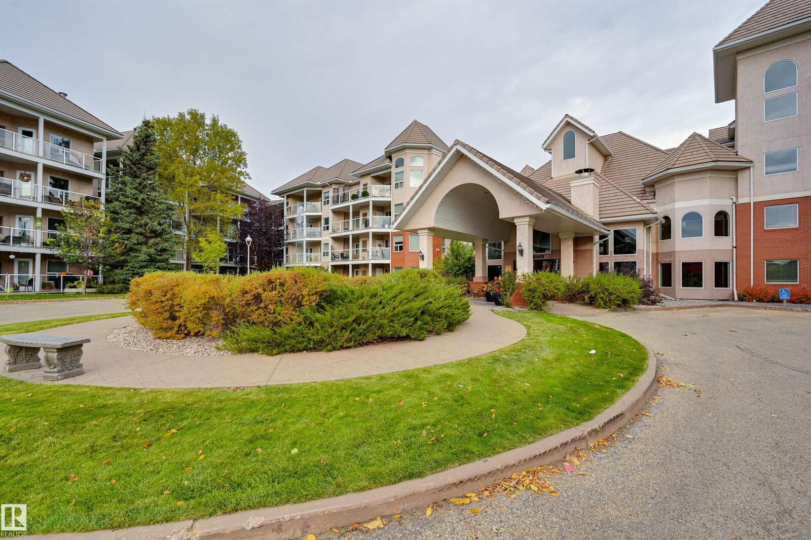 Property Photo:  9008 99 Avenue NW 427  AB T5H 4M6 