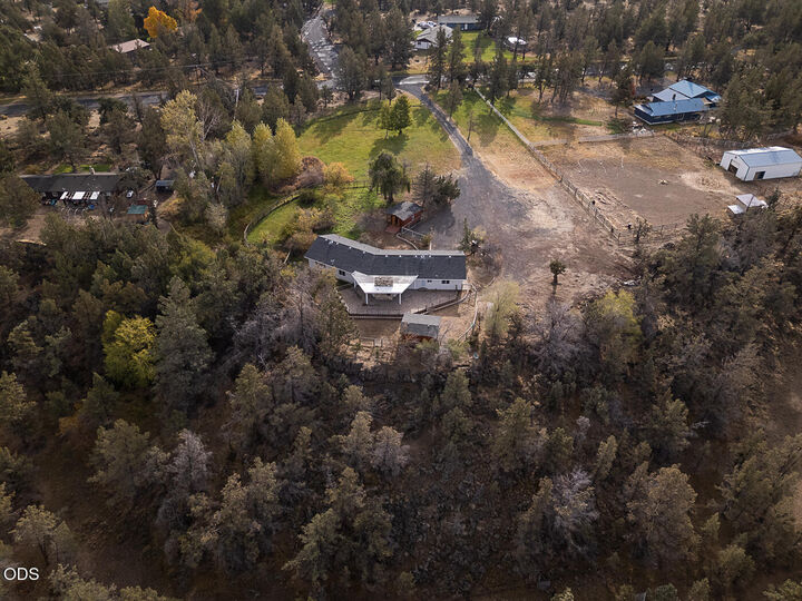 Property Photo: 3915 NW 21st Street OR 97756