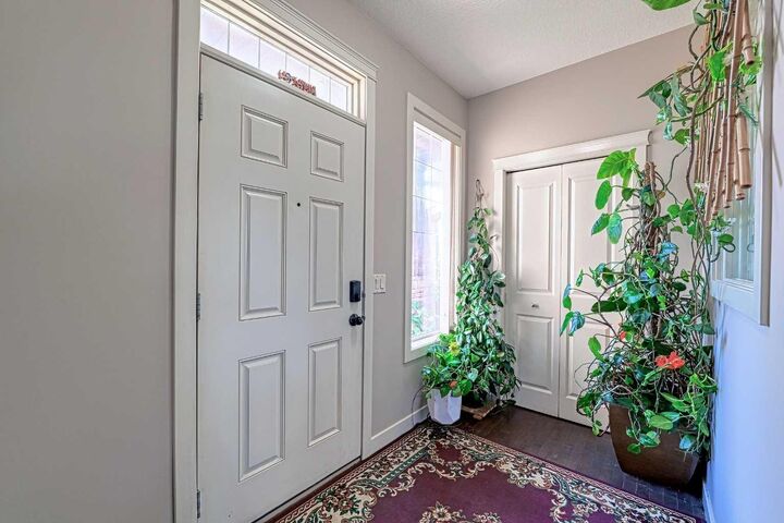 Property Photo:  247 Pantego Way NW  AB T3K 0C2 