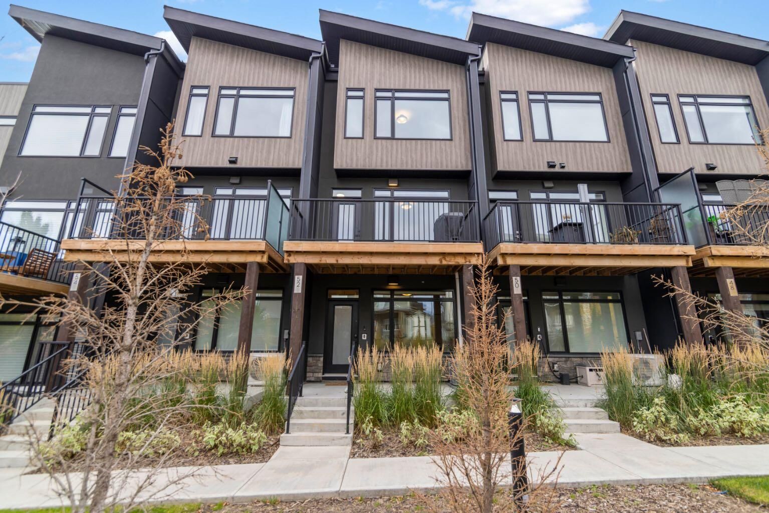 Property Photo:  52 Royal Elm Green NW  AB T3G 0G8 