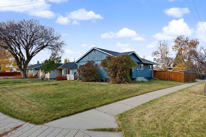 Property Photo:  636 Avery Place SE  AB T2J 1E3 