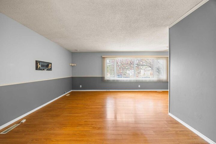 Property Photo:  272 Huntington Close NE  AB T2K 5B3 
