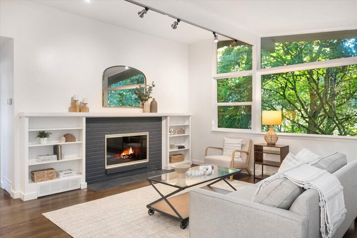 Property Photo:  4552  151st Avenue SE  WA 98006 