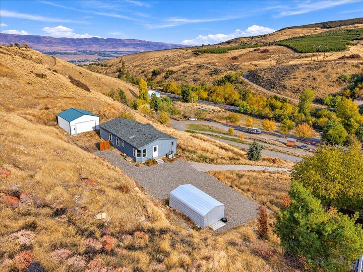Property Photo:  3570  Pinnacle Place  WA 98828 