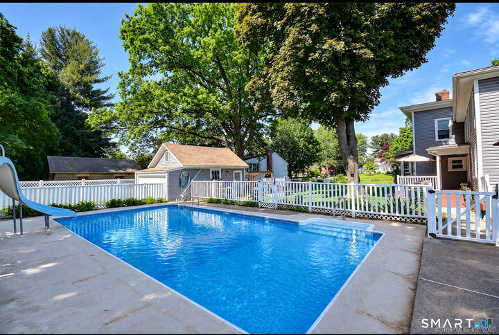 Property Photo:  550 Maple Street  CT 06109 