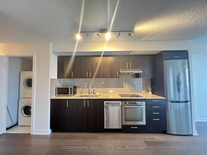 Property Photo:  255 Village Green Square 1701  ON M1S 0L7 