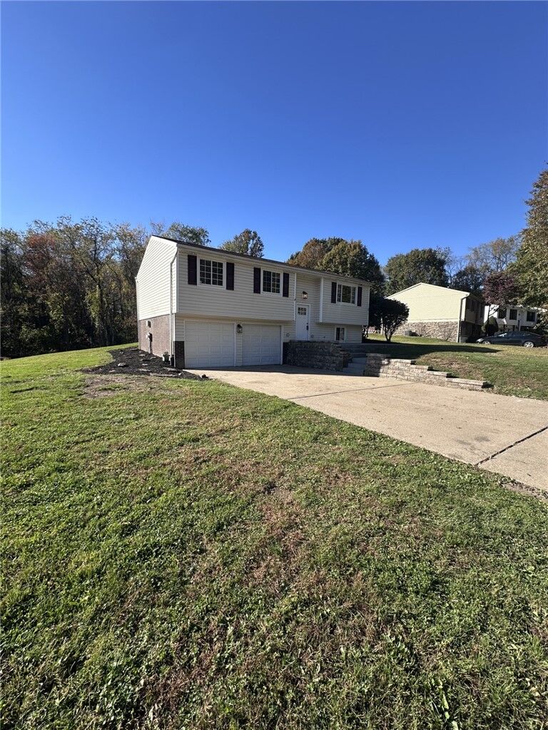 Property Photo: 1048 Barnsley Dr PA 15129