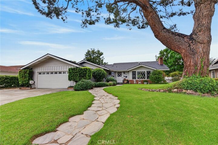 Property Photo:  812 Alta Vista  CA 92882 