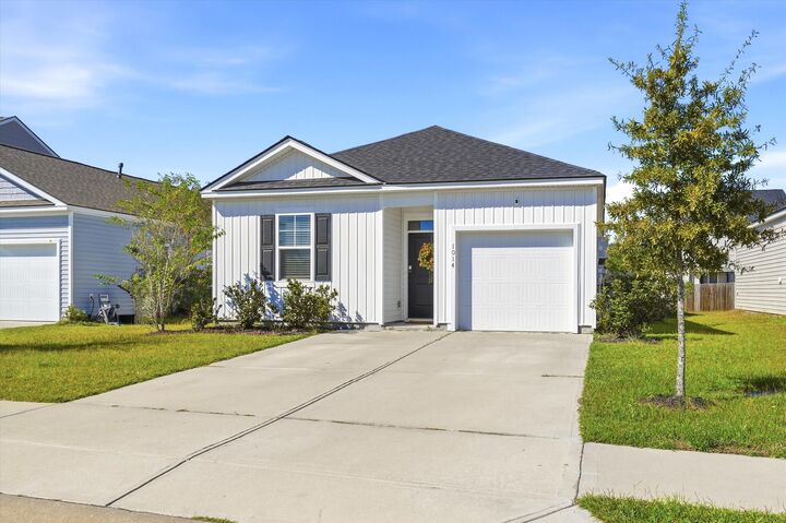 Property Photo:  1014 Peridote Way  SC 29456 