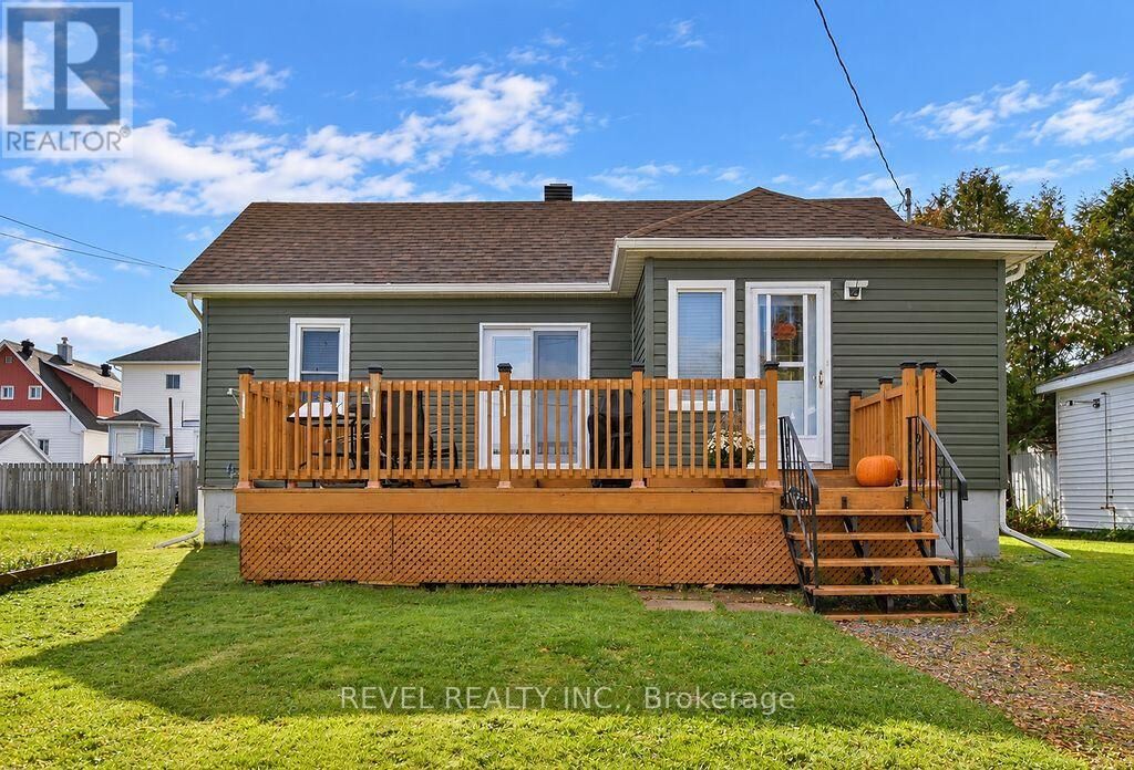 Property Photo: 147 Essa Avenue South ON P0N 1H0