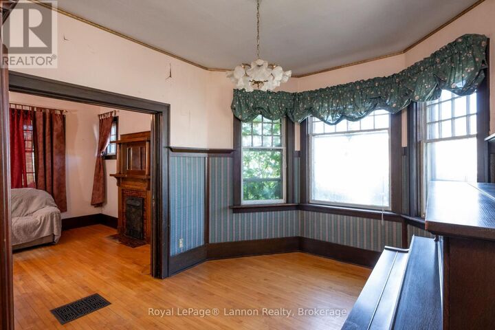 Property Photo:  42 Gordon Avenue  ON P7A 7C8 