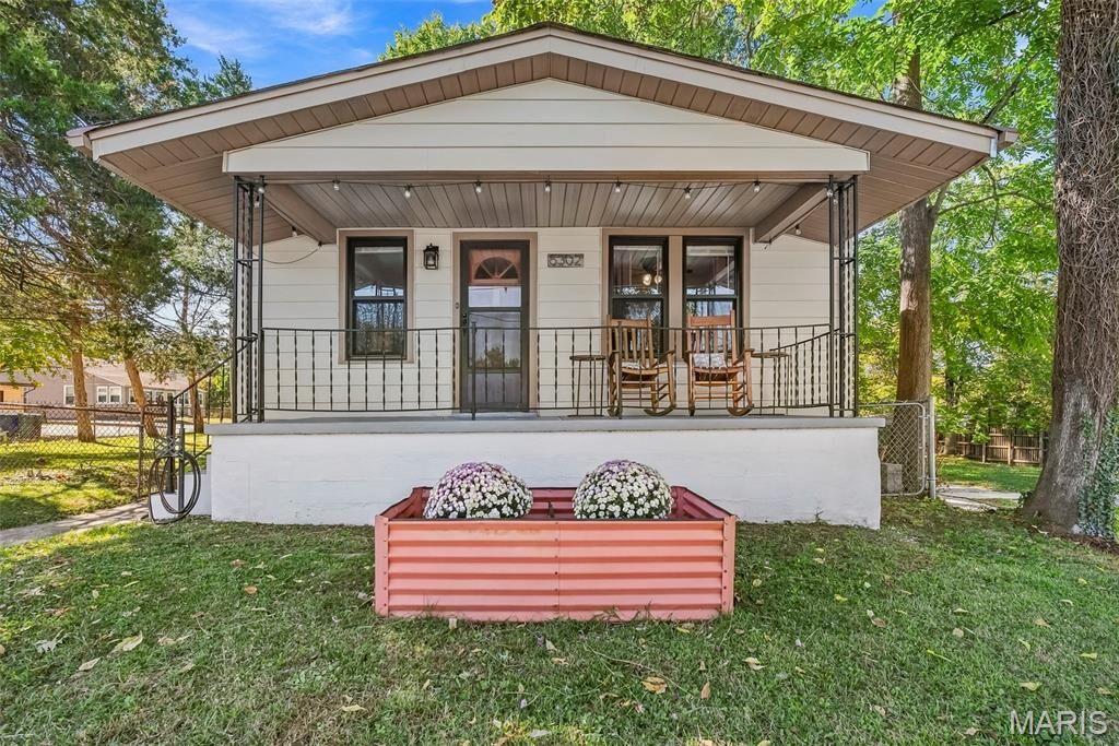 Property Photo: 5302 Heege Road MO 63123