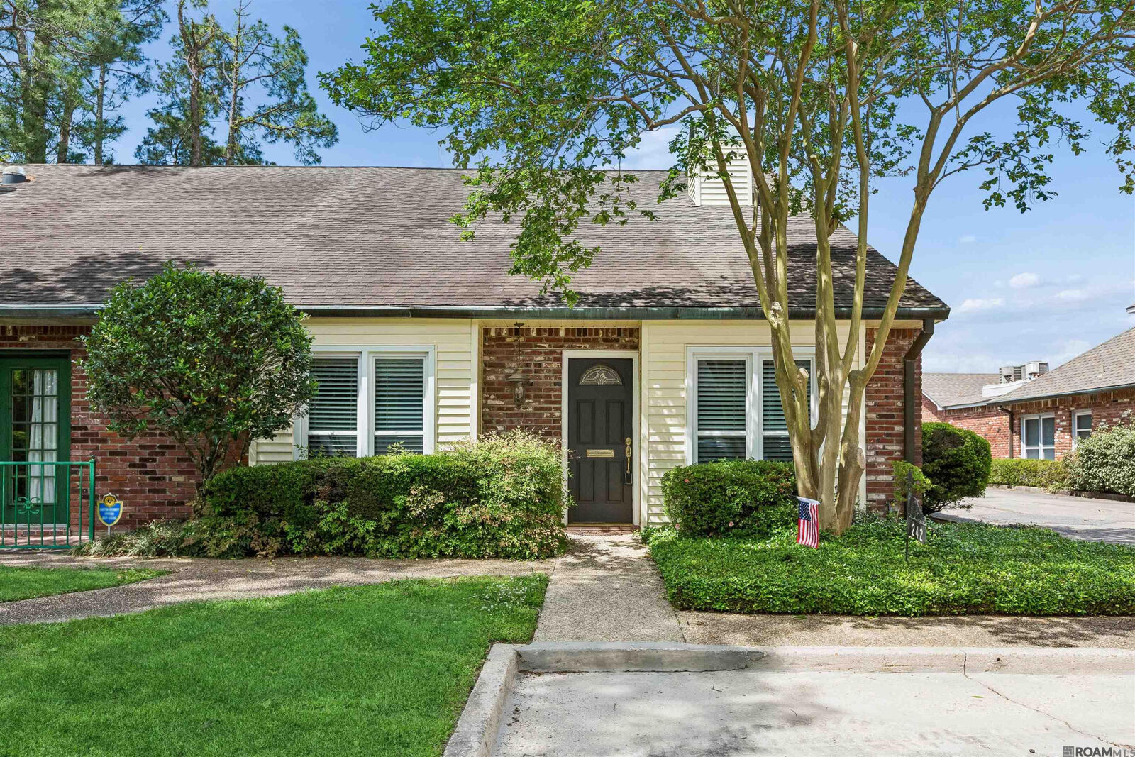 Property Photo: 242 McGehee Dr LA 70815