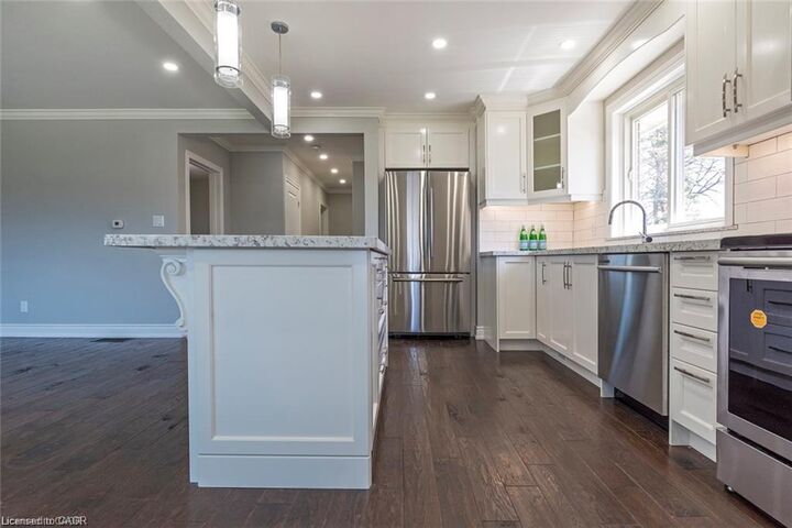 Property Photo:  83 Fernwood Crescent Upper  ON L8T 3L2 