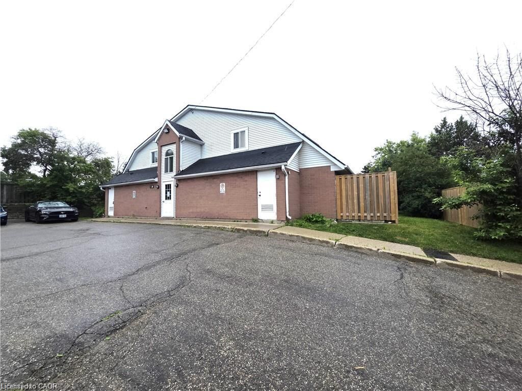 Property Photo:  41 Valleyview Road 13  ON N2E 3H9 
