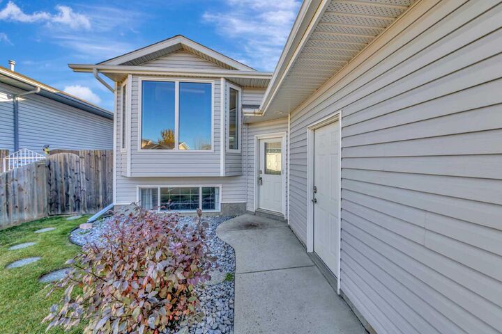 Property Photo:  4007 67 Avenue  AB T9V 3G7 