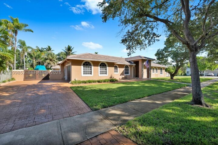 Property Photo:  7901 SW 97th St  FL 33156 