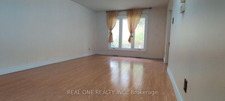 Property Photo:  93 Southdale Drive Upper  ON L3P 1K1 