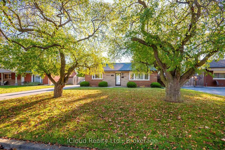 Property Photo:  282 Kent Crescent  ON L7L 4T1 