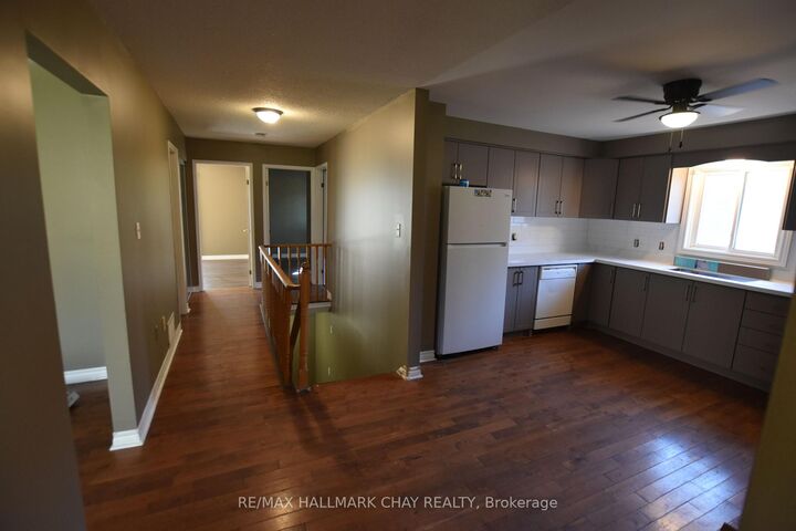 Property Photo:  19 Broadfoot Road Upper  ON L4N 5K6 