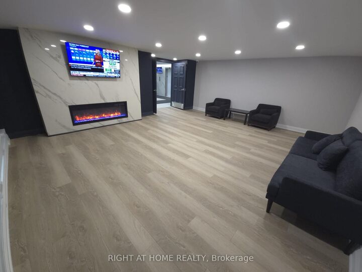 Property Photo:  2550 Pharmacy Avenue 1206  ON M1W 1H9 
