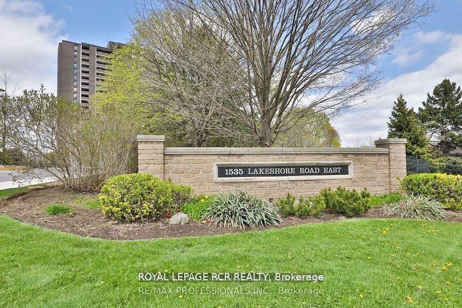 Property Photo:  1535 Lakeshore Road E 205  ON L5E 3E2 