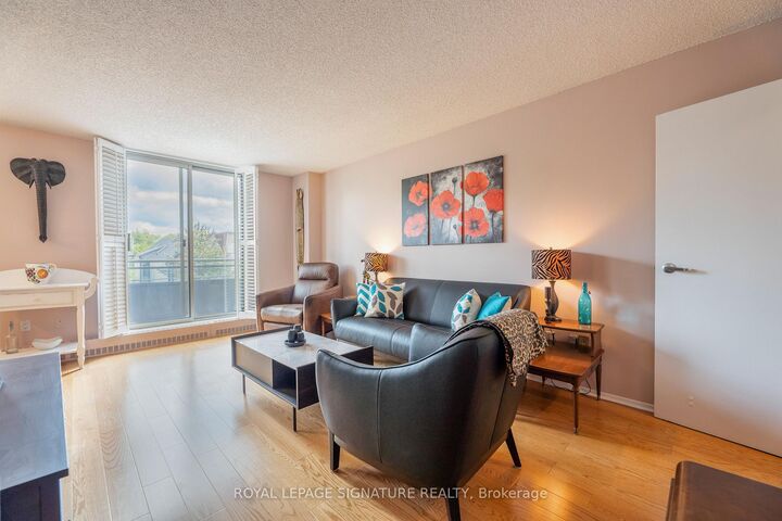 Property Photo: 1071 Woodbine Avenue 211 ON M4C 4C2