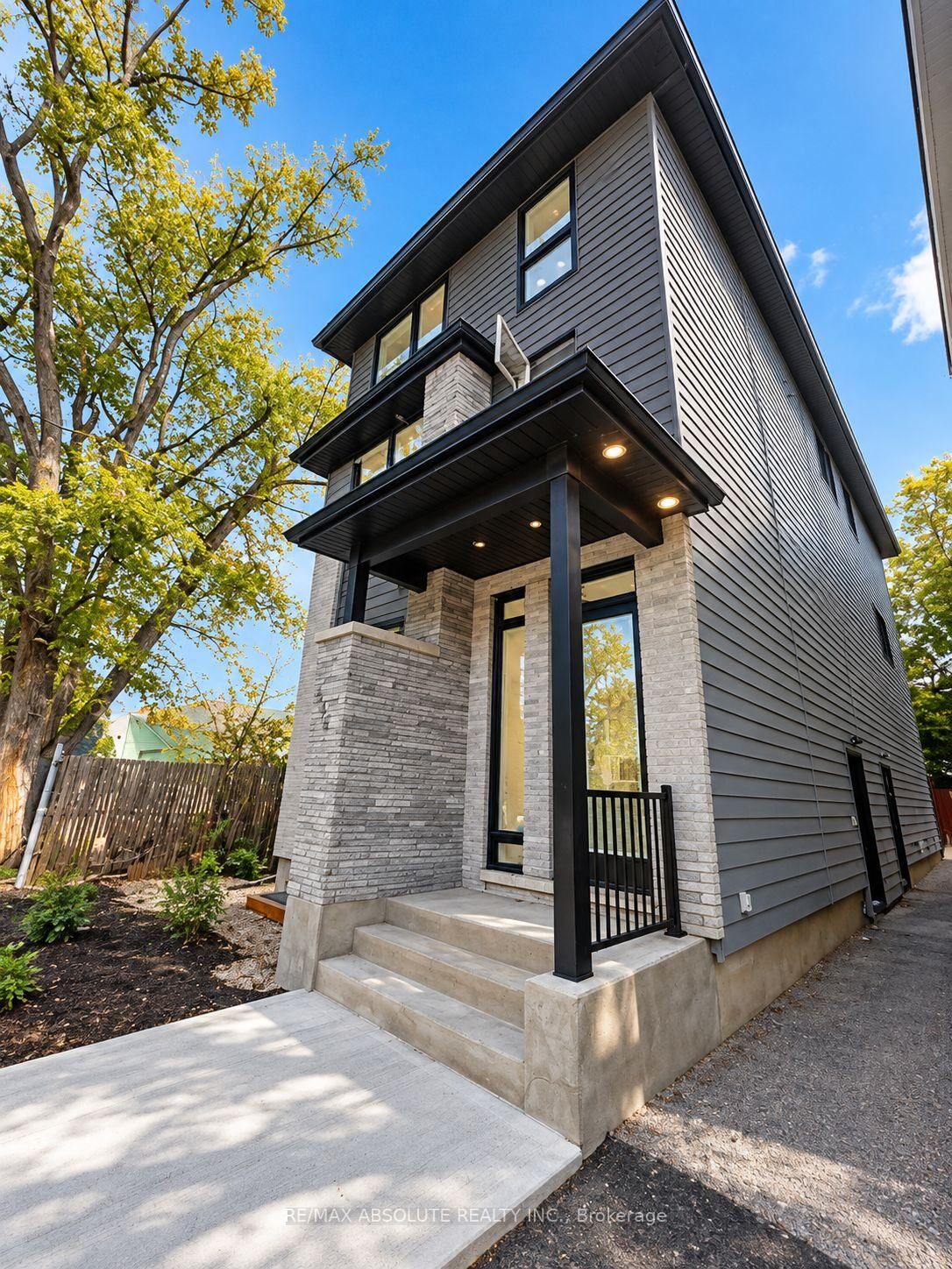 Property Photo:  300 Elmgrove Avenue 3  ON K1Z 6V1 