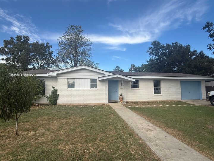 Property Photo:  665 W Cedar Street  TX 78605 