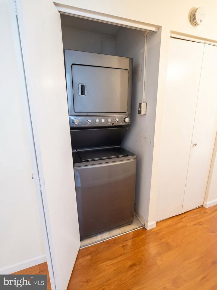 Property Photo: 5300 Holmes Run Parkway 307 VA 22304