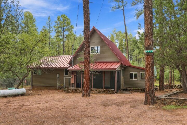 Property Photo: 5844 W Robin Way AZ 85544