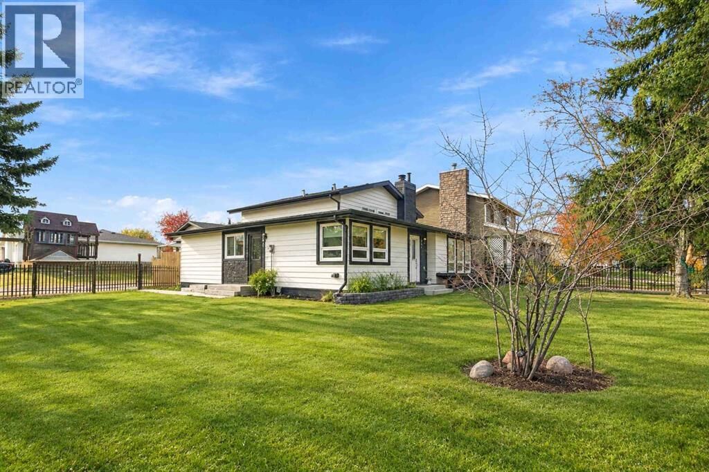 Property Photo:  169 Woodland Drive  AB T9K 1A3 