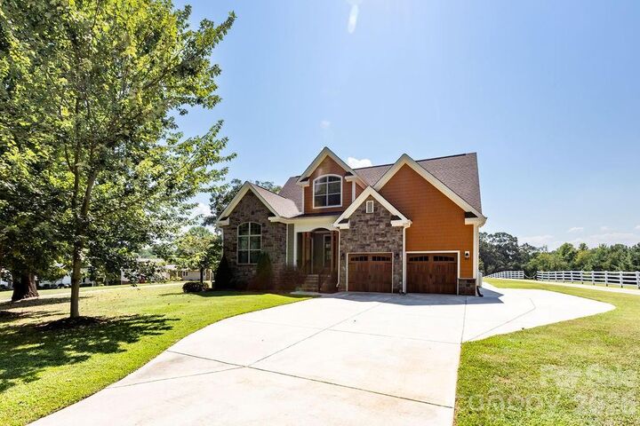 Property Photo:  7996 Malibu Pointe Lane  NC 28037 