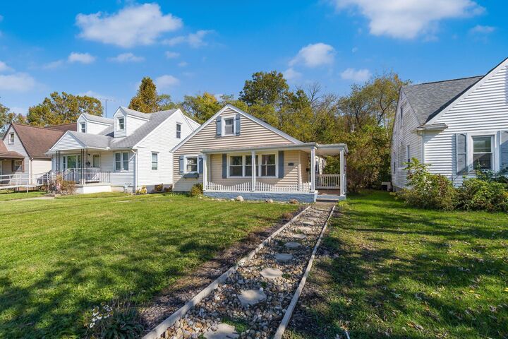 Property Photo:  822 N Eastwood Avenue  OH 43130 