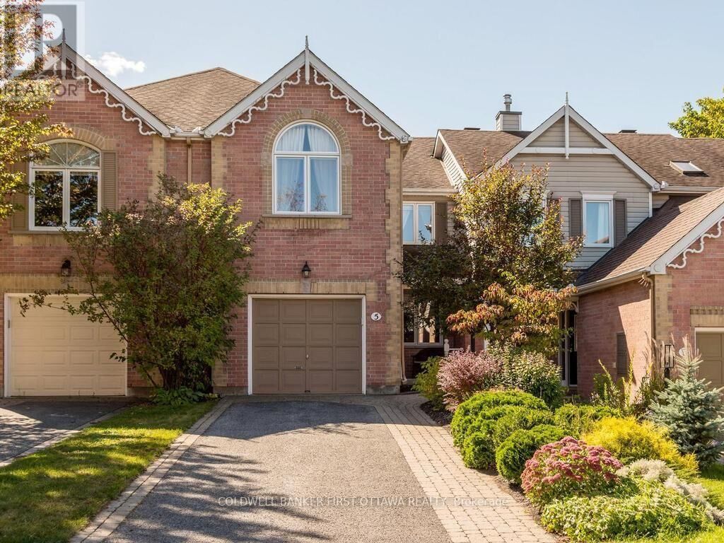 Property Photo:  5 Crossing Bridge Court  ON K2S 1S2 