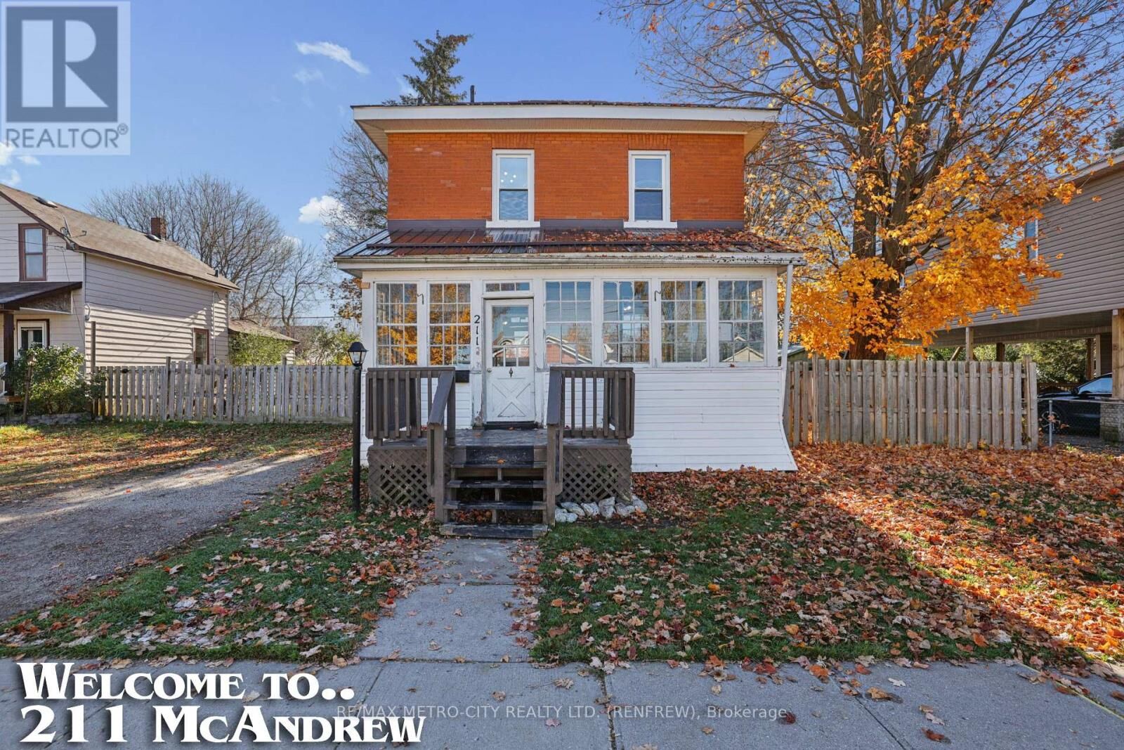 Property Photo:  211 McAndrew Avenue  ON K7V 3X2 