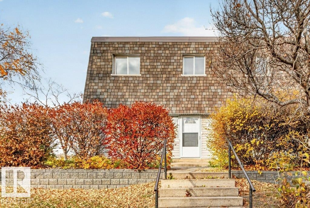 Property Photo:  123 Village On The Green NW  AB T5A 1H2 