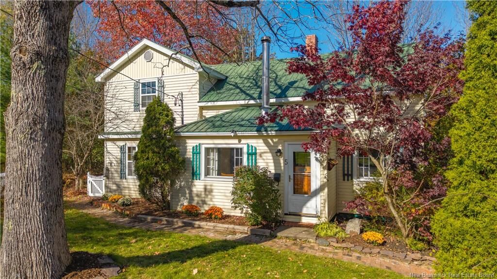 Property Photo:  5 Hartford Lane  NB E3L 1P9 
