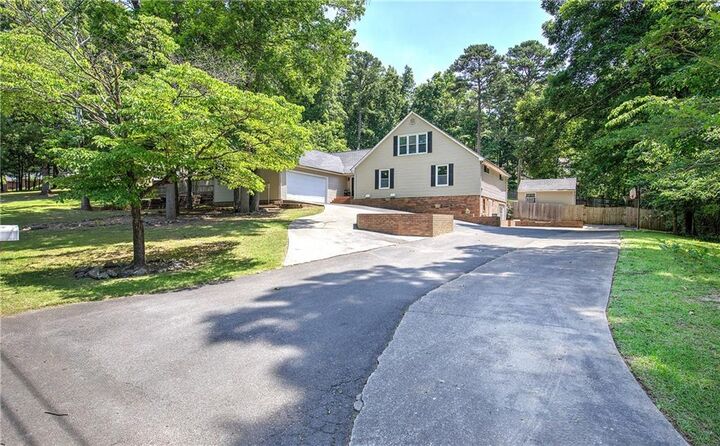Property Photo: 224 Shadowood Drive SE GA 30701