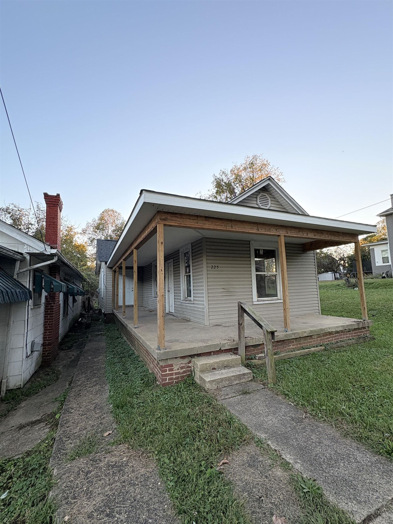 Property Photo: 225 Oakland Avenue WV 25705