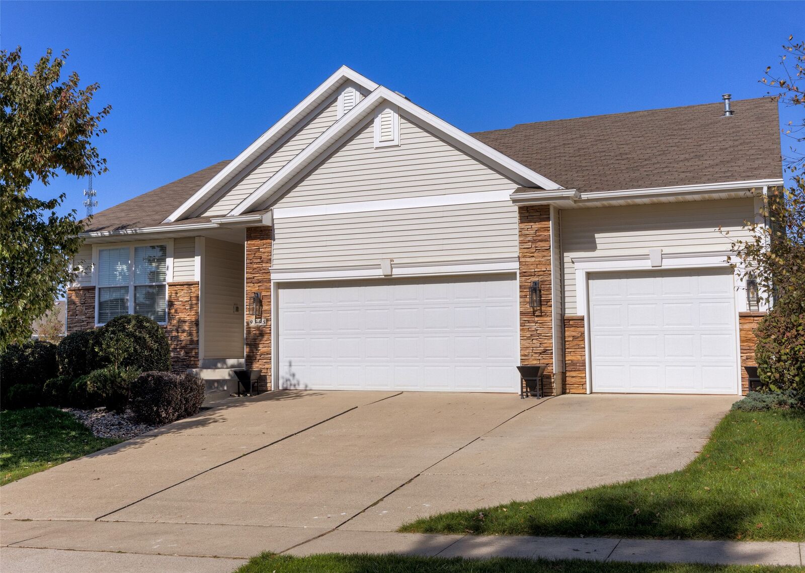Property Photo: 9355 Sugar Creek Drive IA 50266