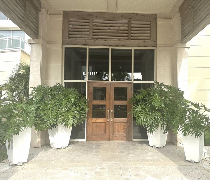 Property Photo:  1300 Benjamin Franklin Drive 1003  FL 34236 