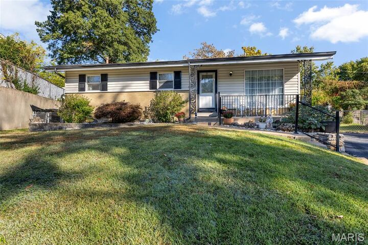 Property Photo:  10905 Hampshire Manor Court  MO 63123 