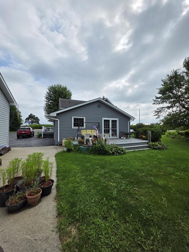Property Photo: 6896 Arthur Rd WI 53027