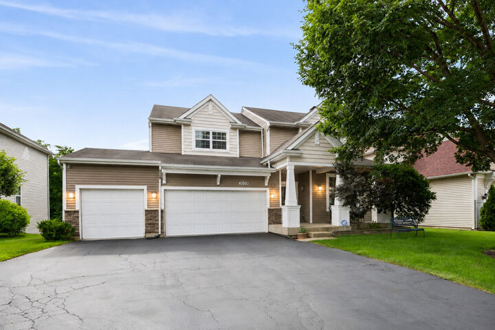 Property Photo:  1009 Grove Lane  IL 60148 