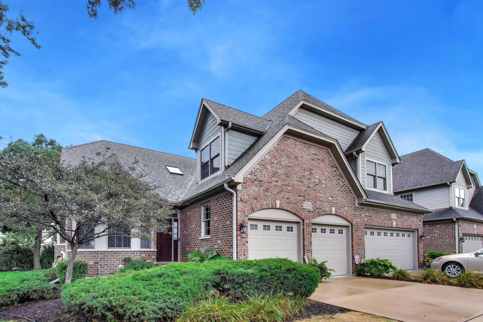 Property Photo:  731 Kingsbrook Glen  IL 60137 